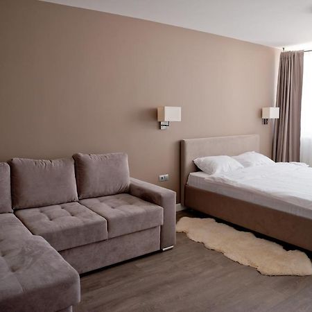 2 Bedroom Apartment Close To Center, Park And Shopping Center Chisinau Exterior foto