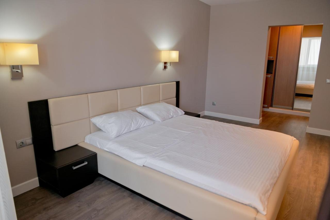 2 Bedroom Apartment Close To Center, Park And Shopping Center Chisinau Exterior foto